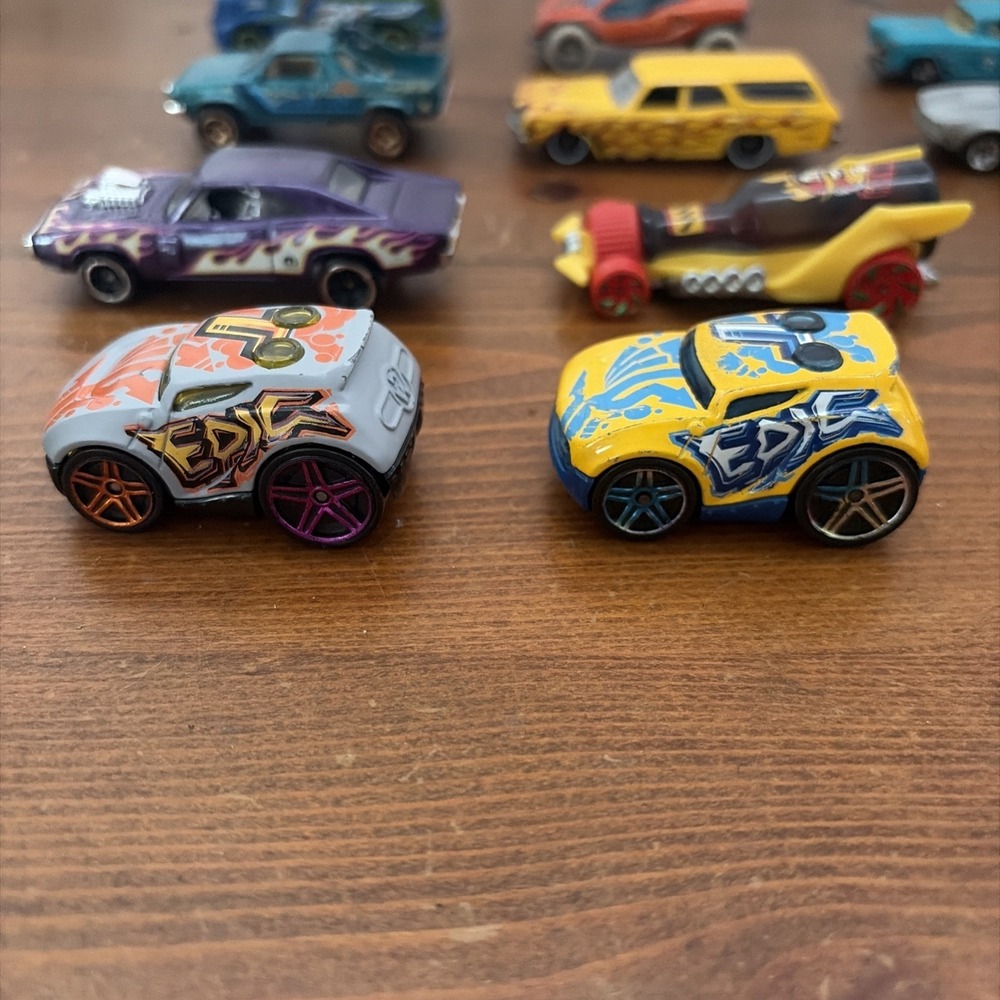 Lot Of 16 Assorted Hot Wheels Diecast Cars - Picture 2 of 7